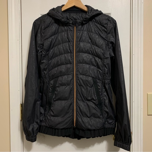 Lululemon Spring Fling Puffy Windbreaker Animal Swirl Black Women's 8 - Picture 2 of 16